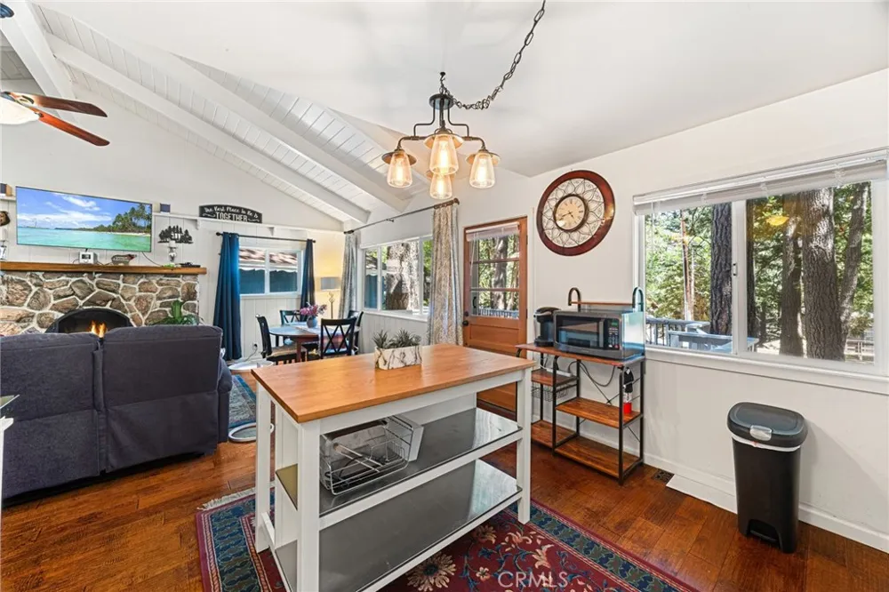 1966 Oakleaf Court Running Springs, CA 92382