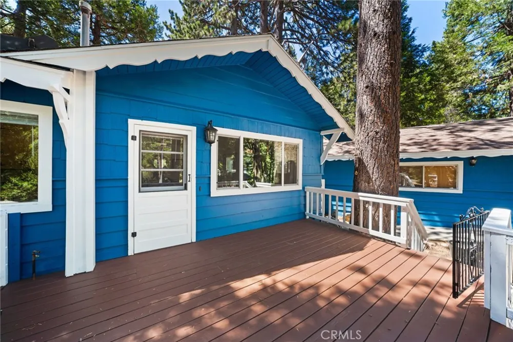 1966 Oakleaf Court Running Springs, CA 92382