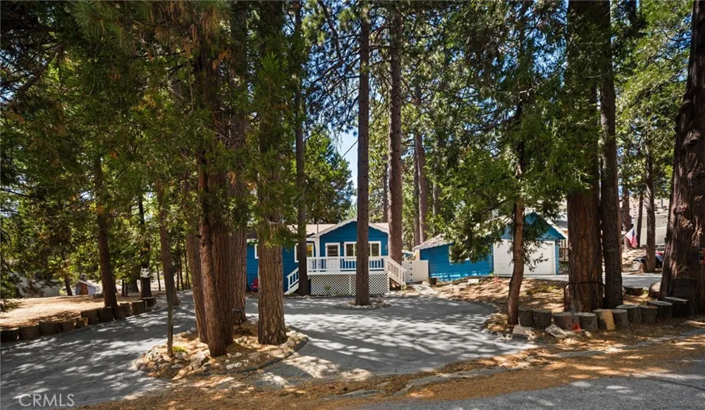 1966 Oakleaf Court Running Springs, CA 92382