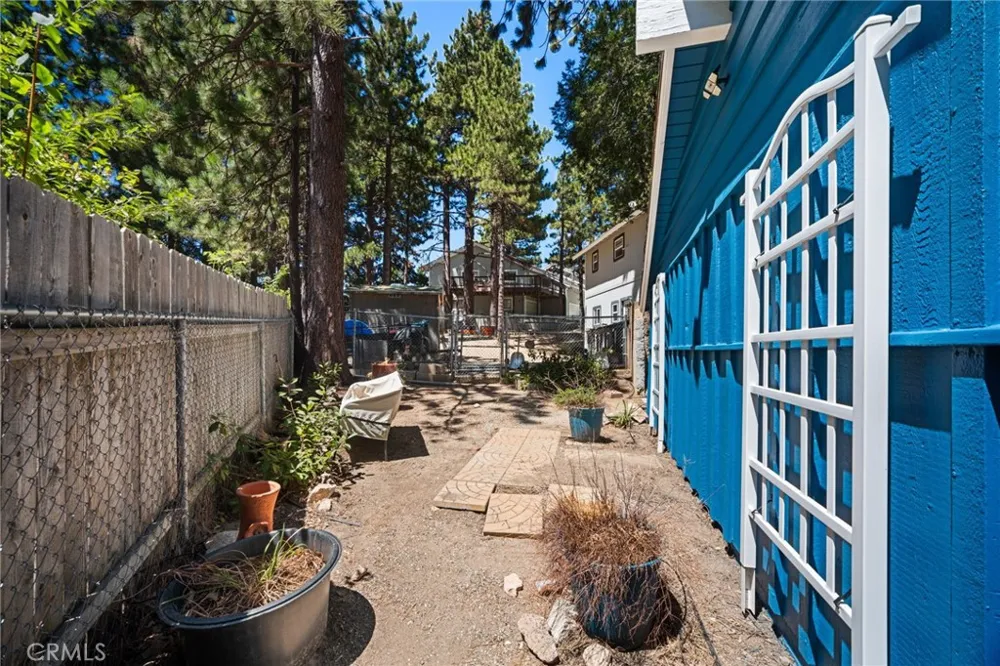 1966 Oakleaf Court Running Springs, CA 92382