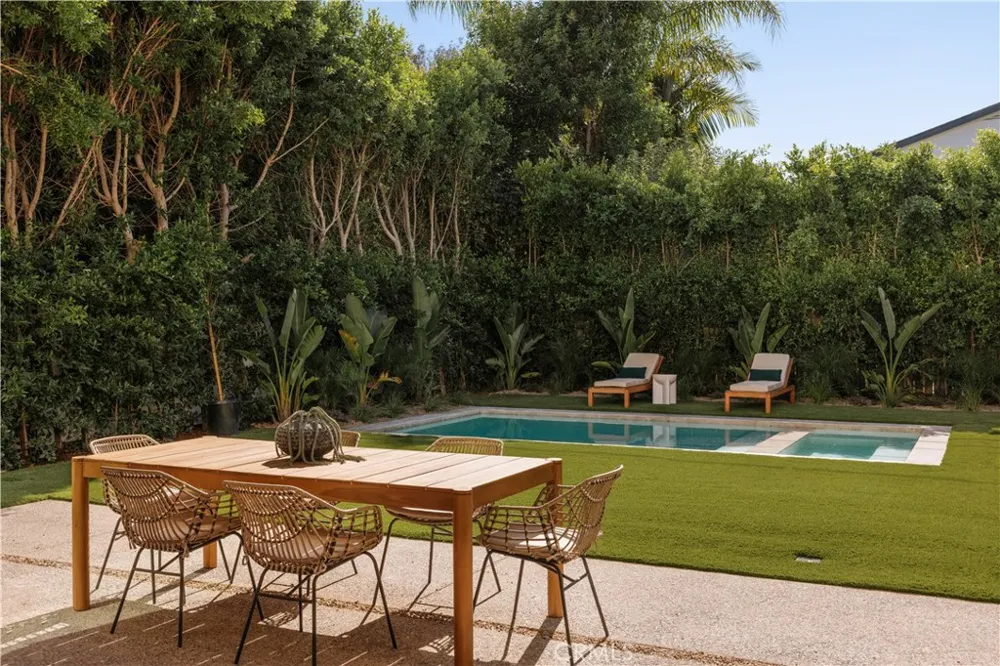 4523 Katherine Avenue Sherman Oaks, CA 91423
