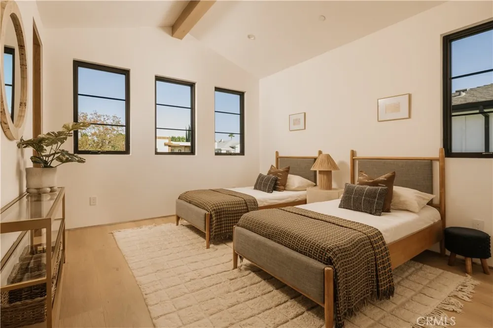 4523 Katherine Avenue Sherman Oaks, CA 91423