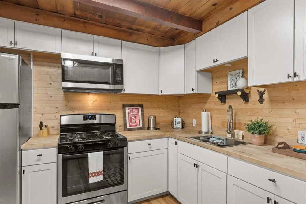 447 Chickadee Drive Big Bear, CA 92315
