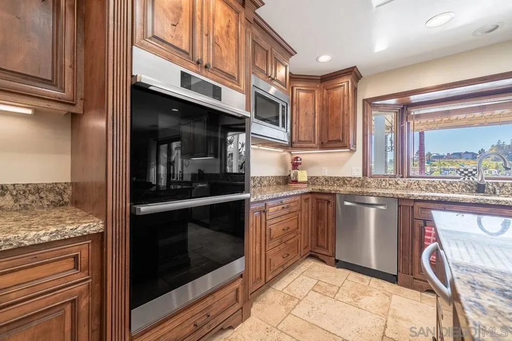 33 Gateview Fallbrook, CA 92028