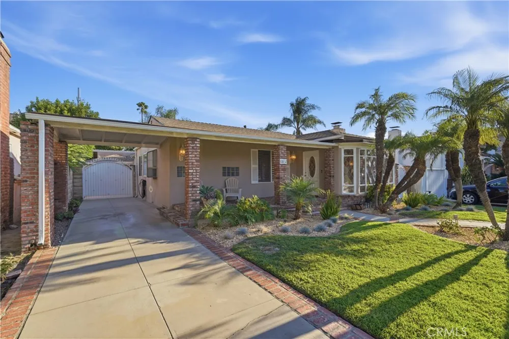 10832 Huston North Hollywood, CA 91601