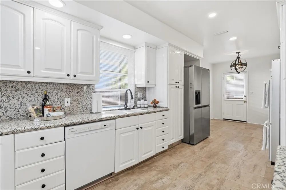10832 Huston North Hollywood, CA 91601