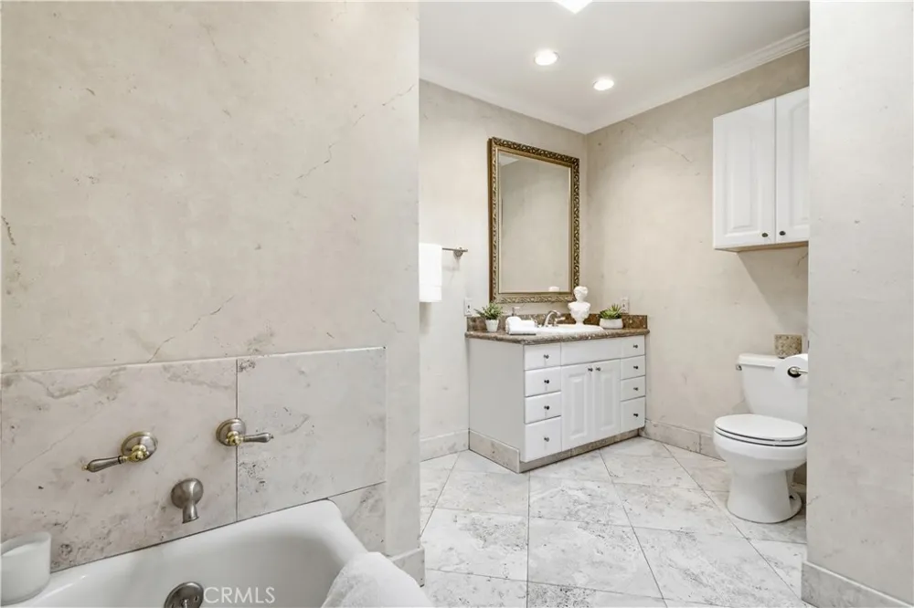 10832 Huston North Hollywood, CA 91601