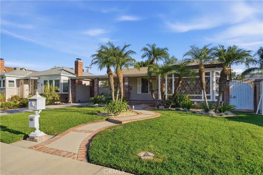 10832 Huston North Hollywood, CA 91601