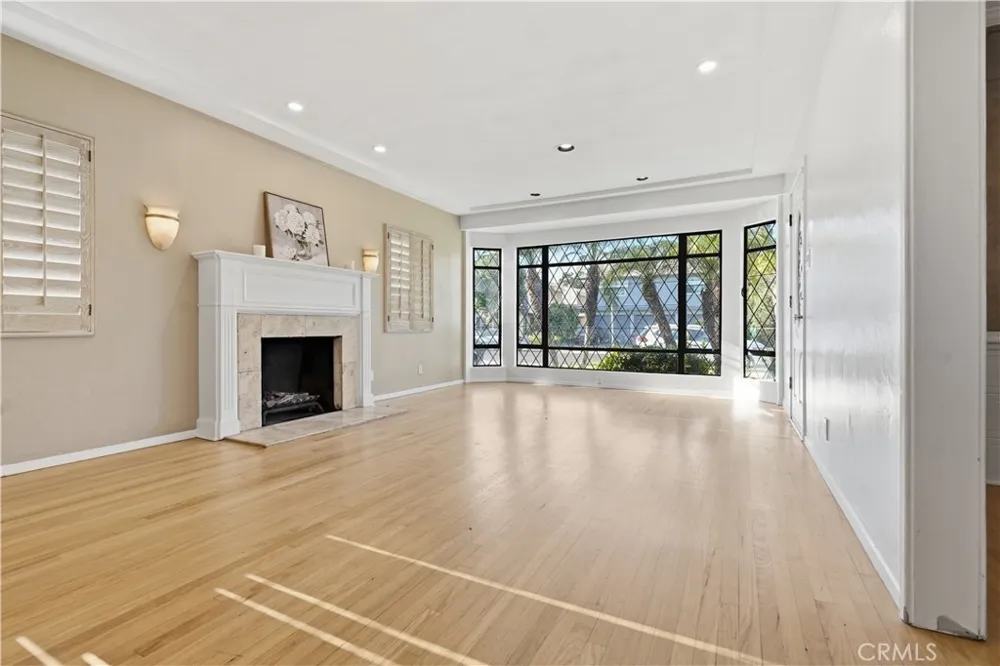 10832 Huston North Hollywood, CA 91601