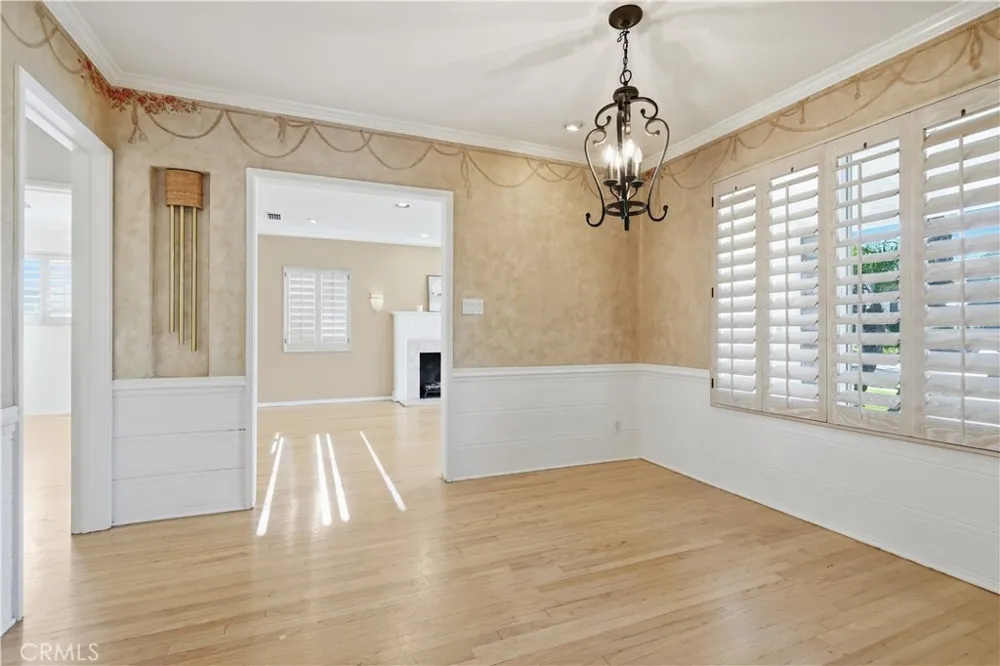 10832 Huston North Hollywood, CA 91601