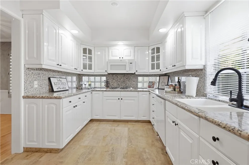 10832 Huston North Hollywood, CA 91601