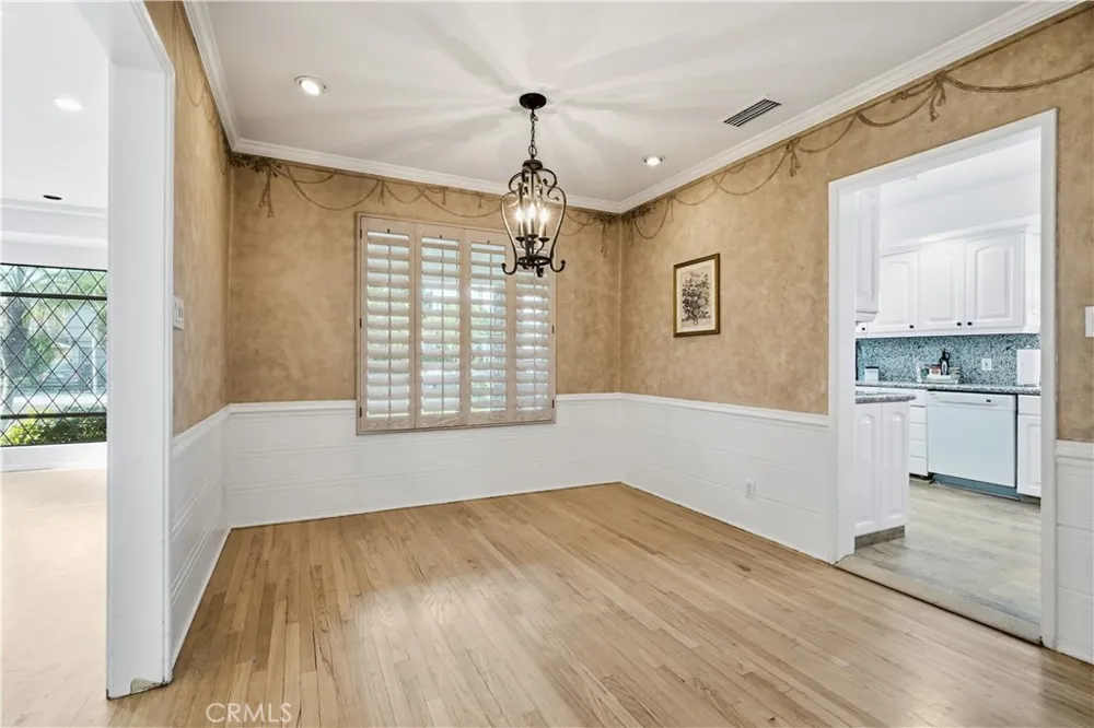 10832 Huston North Hollywood, CA 91601