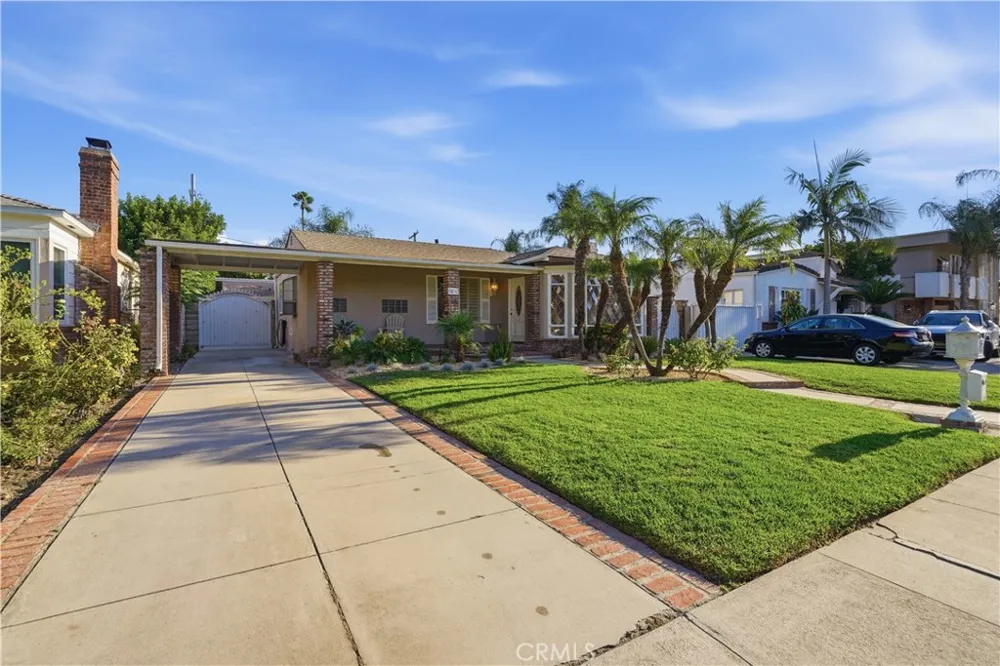 10832 Huston North Hollywood, CA 91601