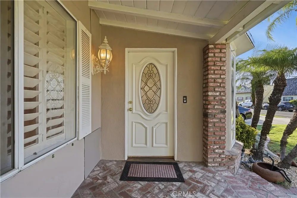 10832 Huston North Hollywood, CA 91601