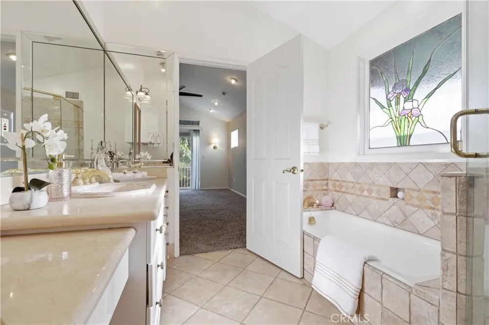 10832 Huston North Hollywood, CA 91601