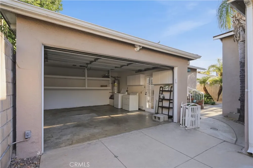 10832 Huston North Hollywood, CA 91601