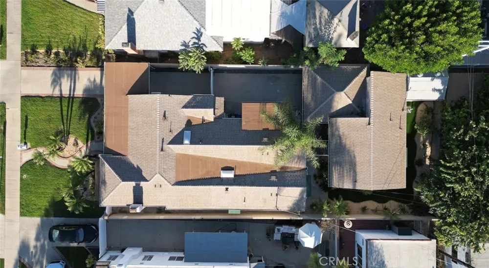 10832 Huston North Hollywood, CA 91601