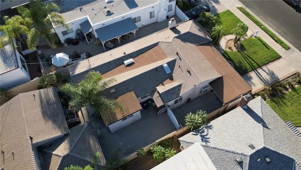 10832 Huston North Hollywood, CA 91601