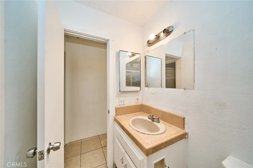 16326 Molino Dr. Victorville, CA 92395
