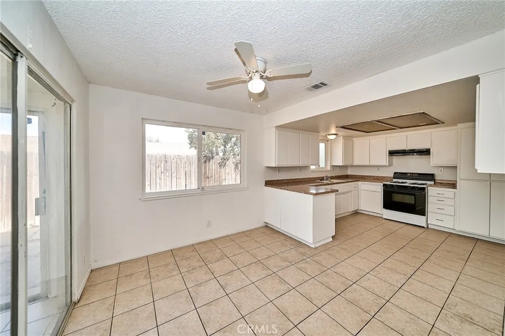 16326 Molino Dr. Victorville, CA 92395