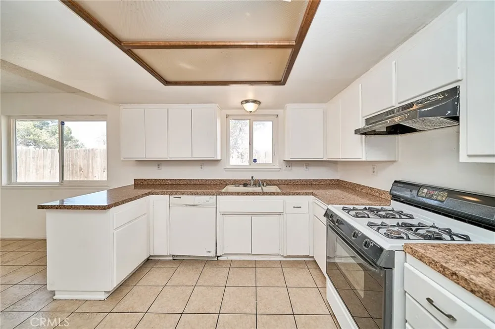 16326 Molino Dr. Victorville, CA 92395