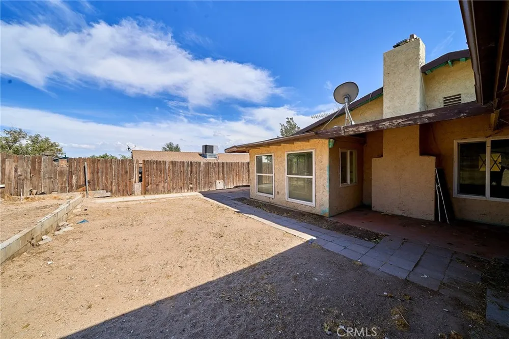16326 Molino Dr. Victorville, CA 92395