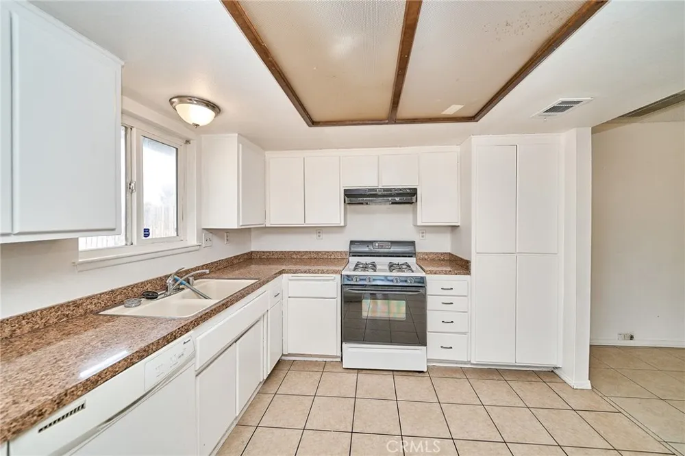 16326 Molino Dr. Victorville, CA 92395