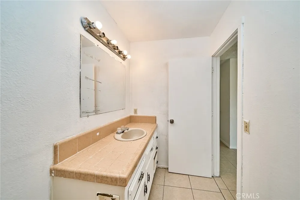 16326 Molino Dr. Victorville, CA 92395