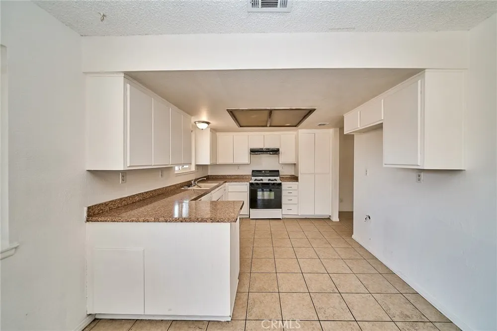 16326 Molino Dr. Victorville, CA 92395