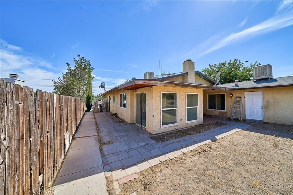 16326 Molino Dr. Victorville, CA 92395