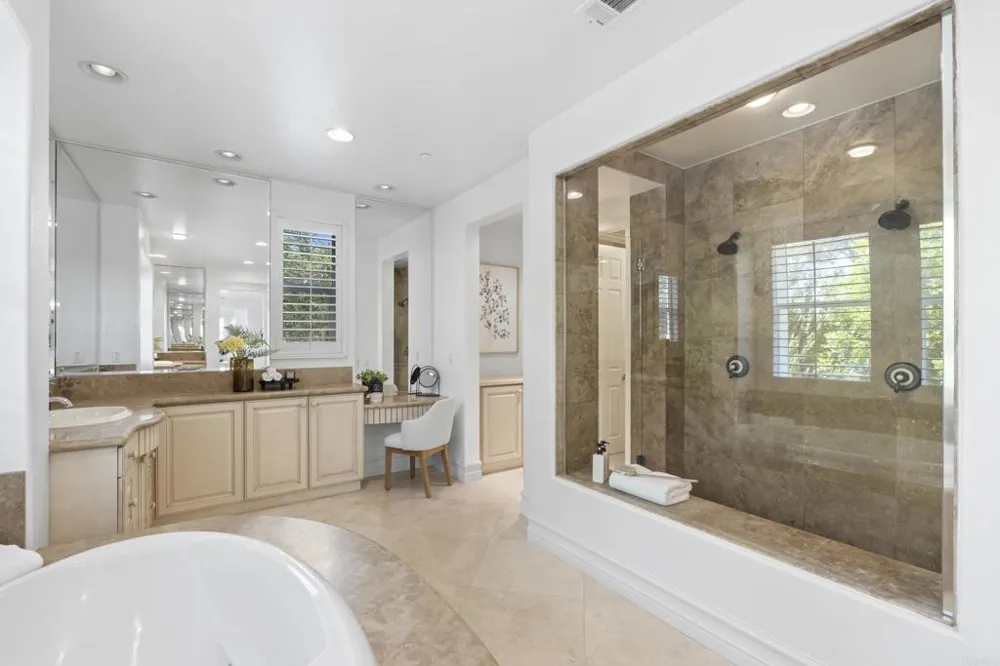 647 Lynwood Dr Encinitas, CA 92024