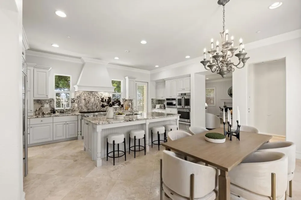 647 Lynwood Dr Encinitas, CA 92024