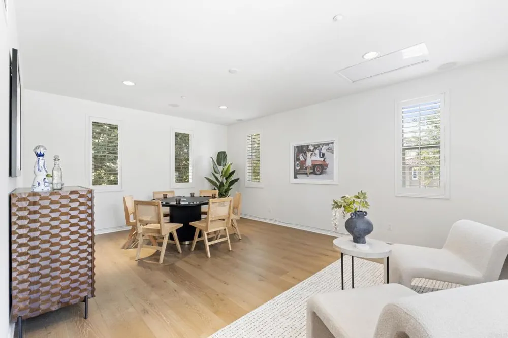 647 Lynwood Dr Encinitas, CA 92024