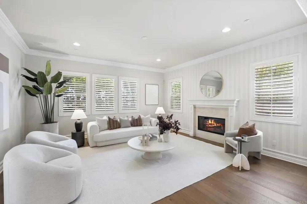647 Lynwood Dr Encinitas, CA 92024