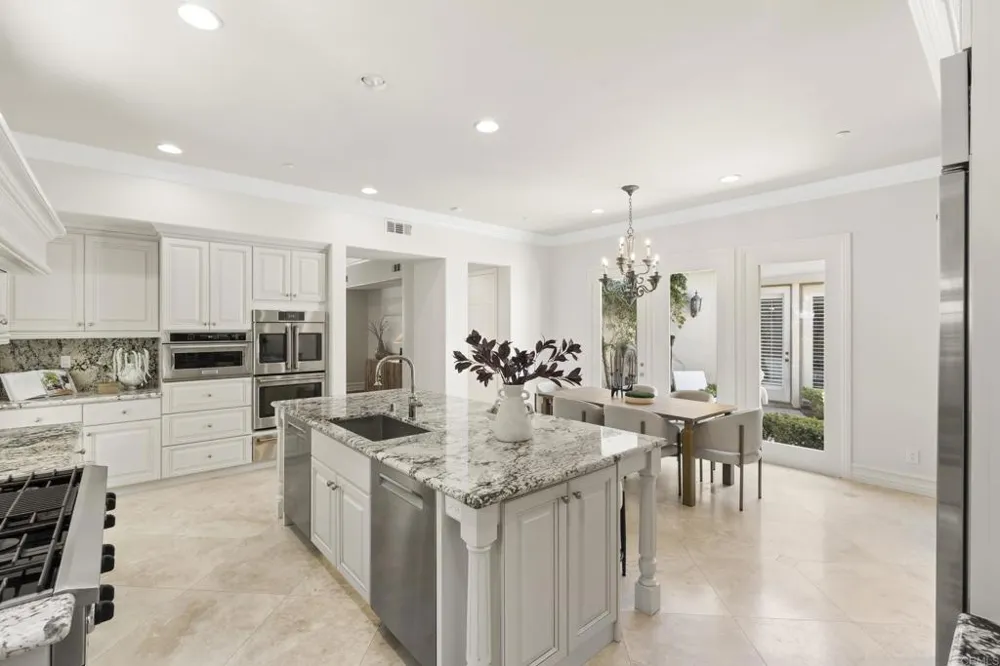 647 Lynwood Dr Encinitas, CA 92024