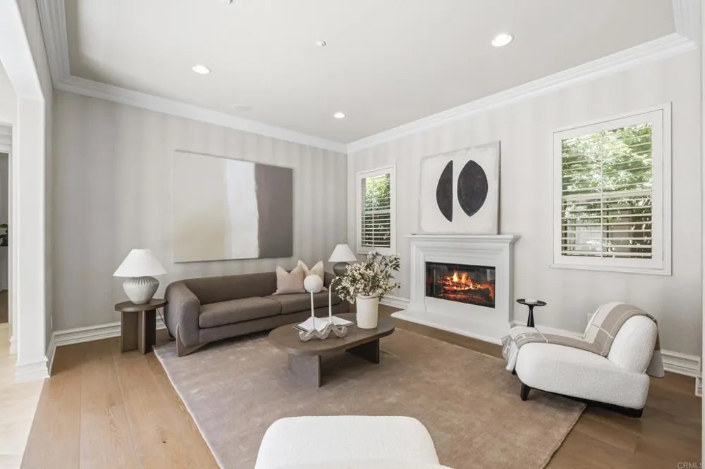 647 Lynwood Dr Encinitas, CA 92024
