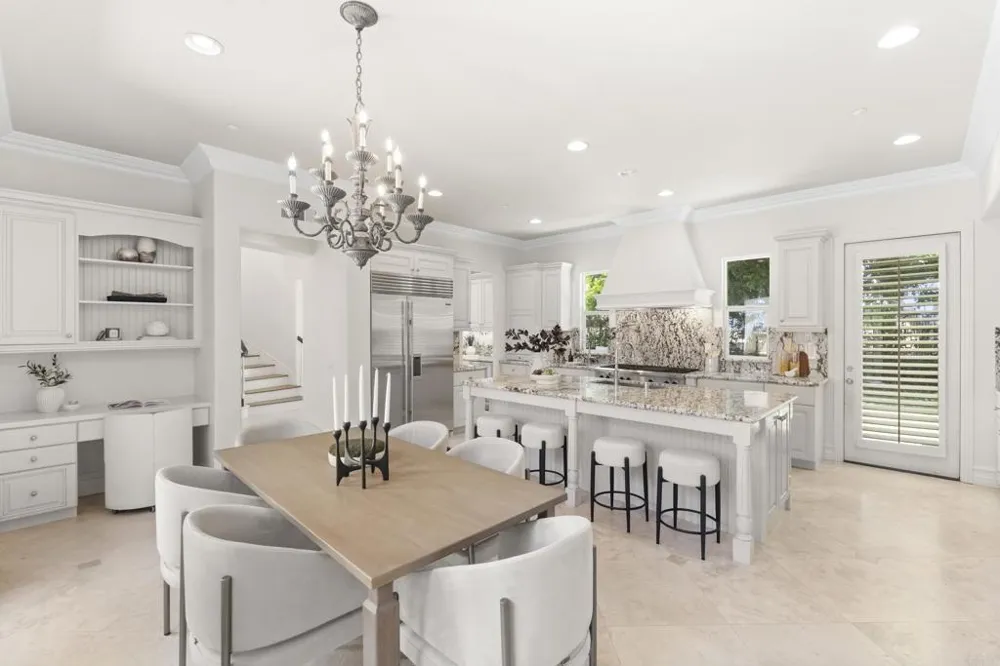 647 Lynwood Dr Encinitas, CA 92024