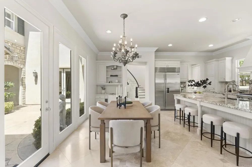 647 Lynwood Dr Encinitas, CA 92024