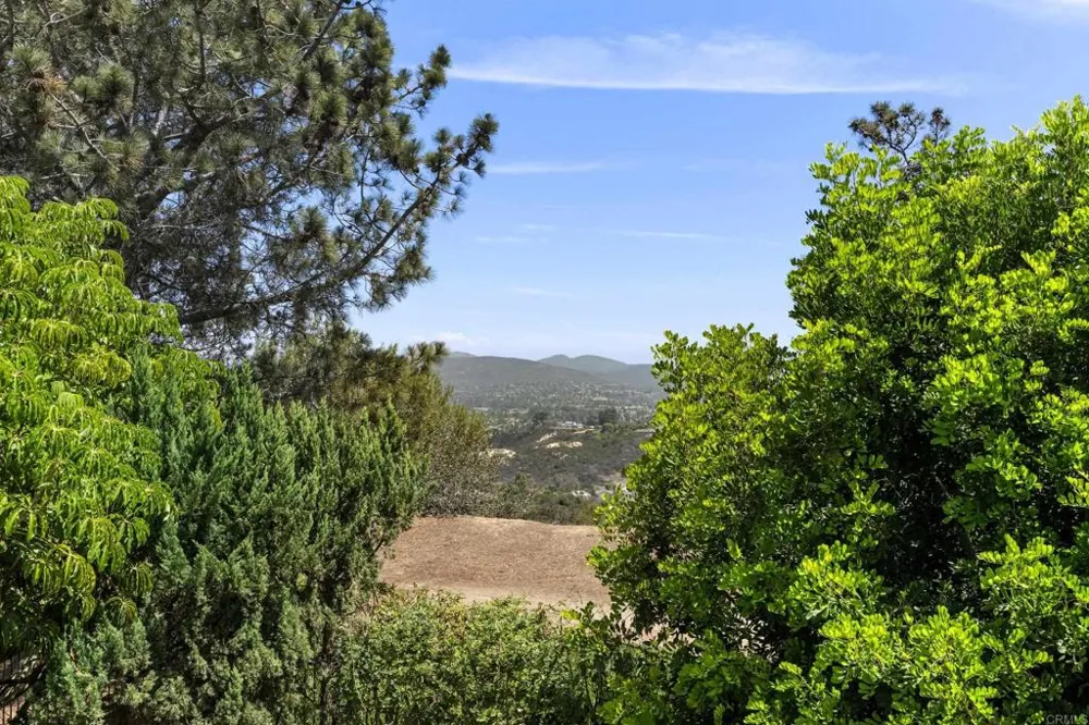 647 Lynwood Dr Encinitas, CA 92024
