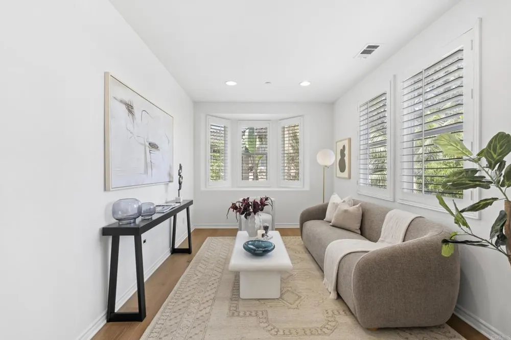 647 Lynwood Dr Encinitas, CA 92024
