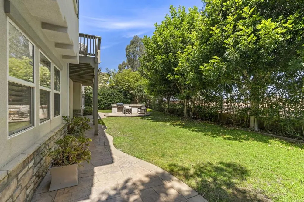 647 Lynwood Dr Encinitas, CA 92024