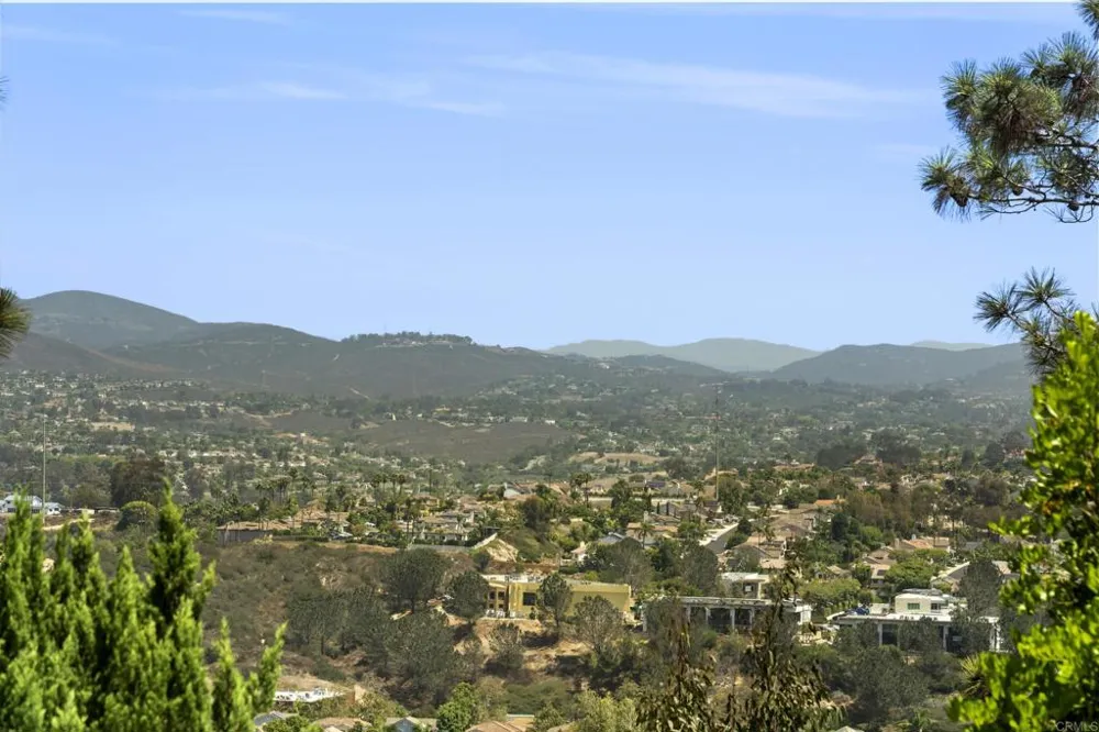 647 Lynwood Dr Encinitas, CA 92024