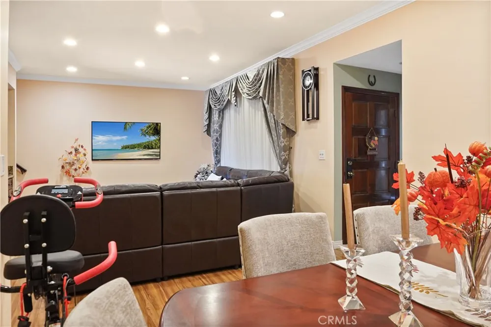 14239 Sherman Way #3 Van Nuys, CA 91405
