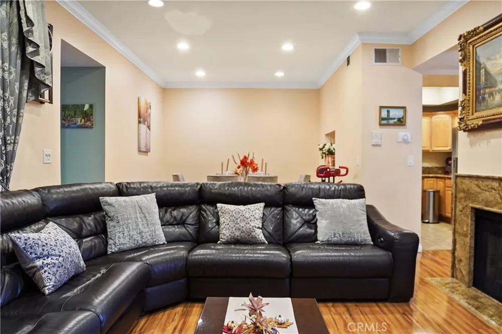 14239 Sherman Way #3 Van Nuys, CA 91405