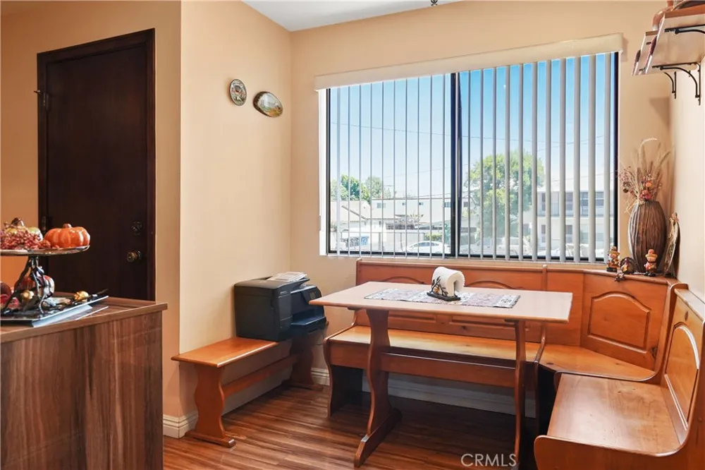 14239 Sherman Way #3 Van Nuys, CA 91405