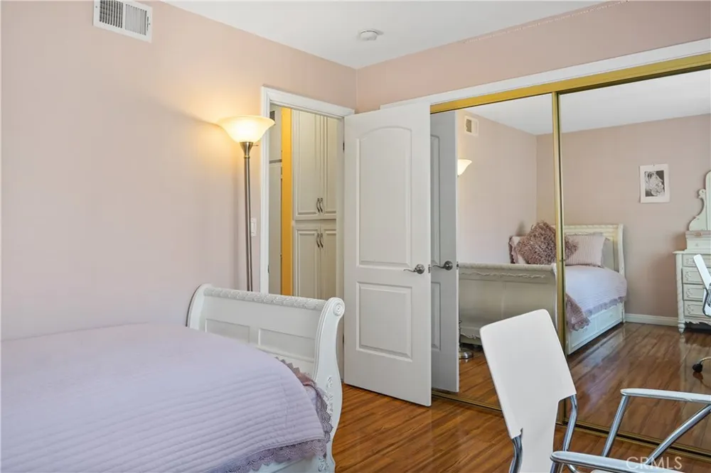 14239 Sherman Way #3 Van Nuys, CA 91405