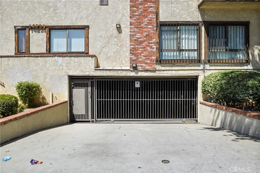 14239 Sherman Way #3 Van Nuys, CA 91405