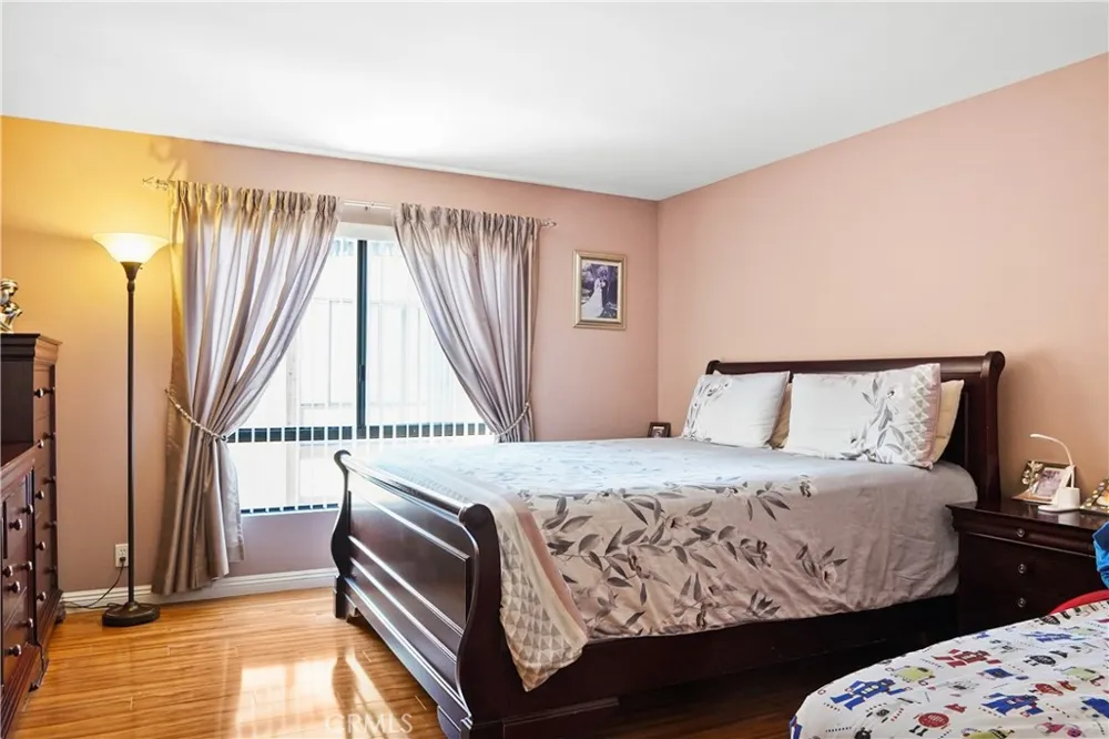 14239 Sherman Way #3 Van Nuys, CA 91405