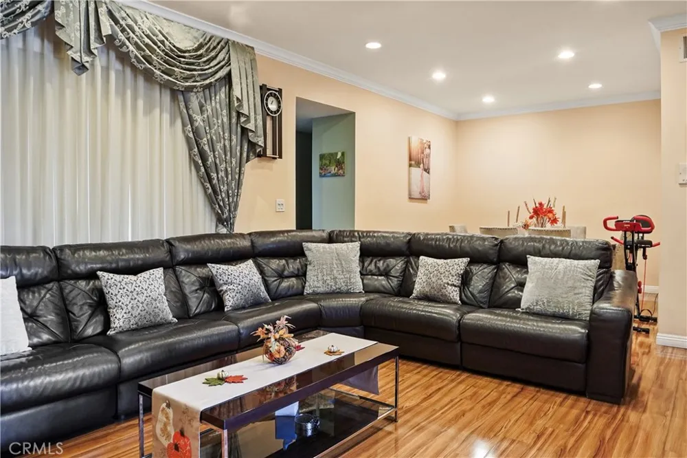 14239 Sherman Way #3 Van Nuys, CA 91405