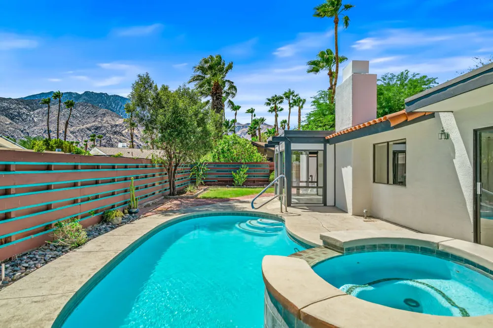 1351 E Luna Way Palm Springs, CA 92262